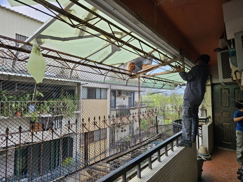 PC板 雨庇 PC耐力板 更換 台南市南區體育路